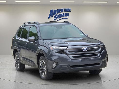 Certified 2025 Subaru Forester Premium image 1