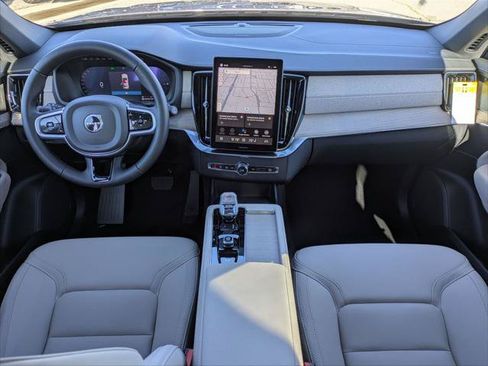 New 2026 Volvo XC90 T8 Plus w/ Protection Package Premier AWD/4WD image 11