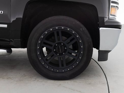 Used 2015 Chevrolet Silverado 1500 LTZ Z71 w/ LTZ Plus Package AWD/4WD image 18
