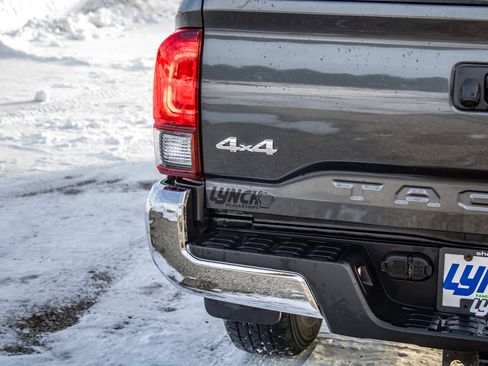 Used 2021 Toyota Tacoma SR5 image 10