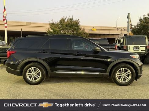 Used 2020 Ford Explorer XLT w/ Equipment Group 202A RWD image 3