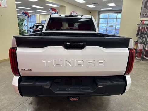 Used 2022 Toyota Tundra SR5 w/ SR5 Premium Package image 9