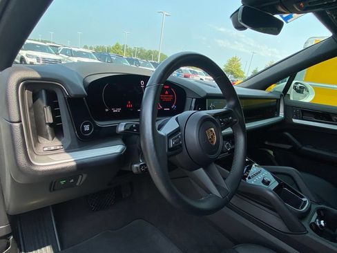Used 2024 Porsche Cayenne AWD/4WD image 9