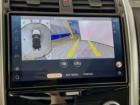 Used 2025 Land Rover Discovery Dynamic SE image 14