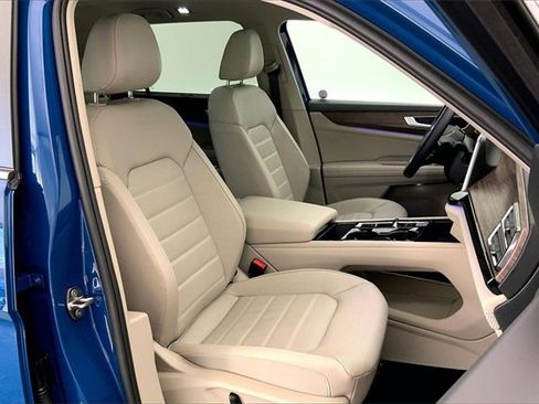 Used 2025 Volkswagen Atlas SEL image 7