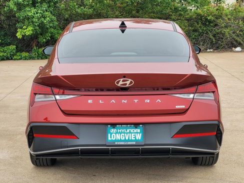 Used 2025 Hyundai Elantra Limited FWD image 5