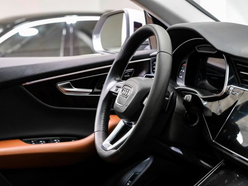 Used 2022 Audi Q8 Premium Plus w/ Premium Plus Package image 18