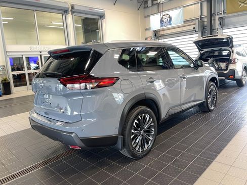 Used 2025 Nissan Rogue SL w/ Tech Package AWD/4WD image 4