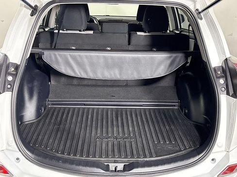 Used 2018 Toyota RAV4 LE AWD/4WD image 20