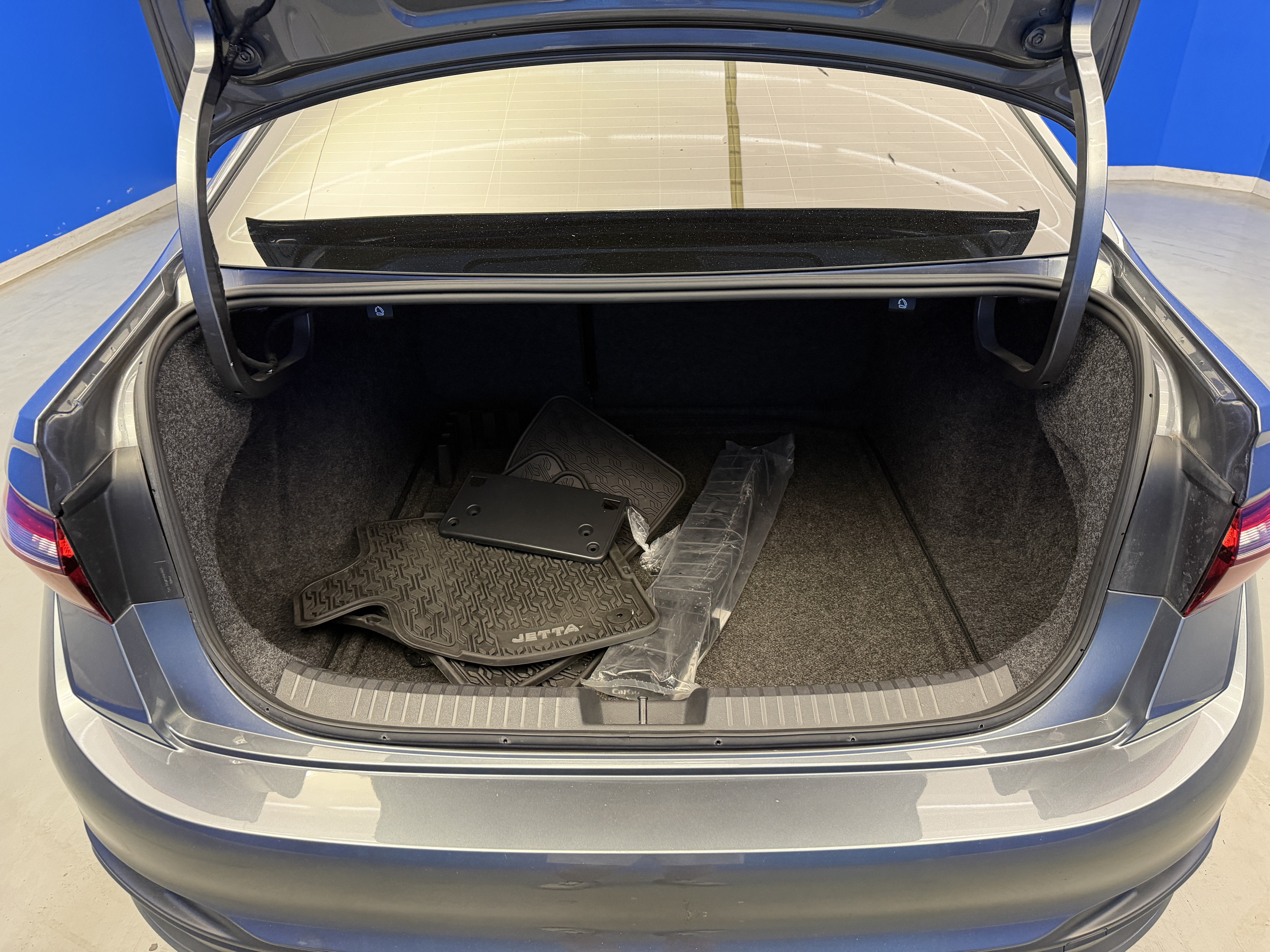 Used 2024 Volkswagen Jetta SE w/ Panoramic Sunroof Package FWD image 27