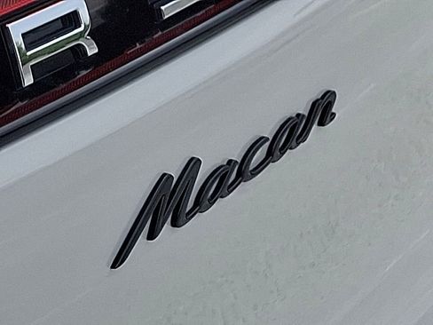 Used 2025 Porsche Macan image 27