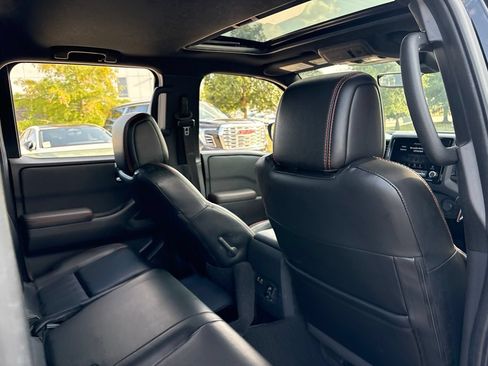 Used 2023 Nissan Frontier PRO-4X w/ Pro-4X Premium Package AWD/4WD image 12