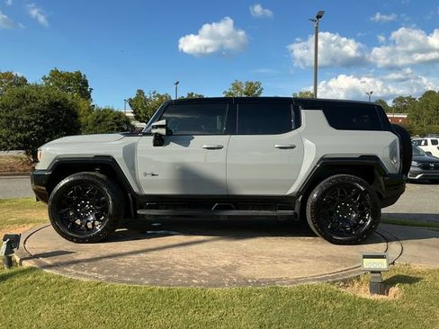 Used 2024 GMC Hummer EV 2X w/ LPO, Illumination Package AWD/4WD image 4