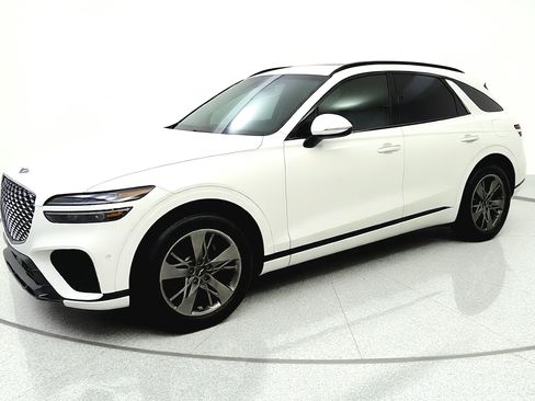 Used 2022 Genesis GV70 3.5T Sport w/ Sport Advanced Package AWD/4WD image 3