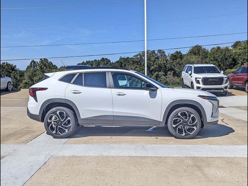New 2026 Chevrolet Trax RS w/ Sunroof Package FWD image 6