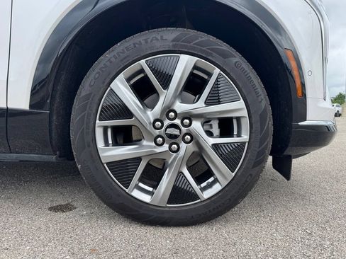 Certified 2025 Cadillac Optiq Luxury 2 w/ LPO, Floor Liner Package AWD/4WD image 18