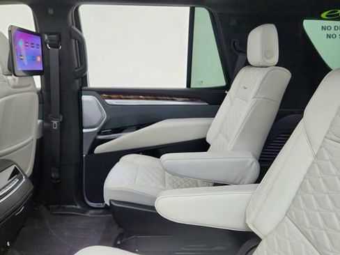 Used 2026 Cadillac Escalade Platinum Sport AWD/4WD image 32