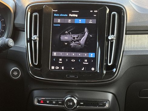 Used 2025 Volvo XC40 B5 Plus image 20