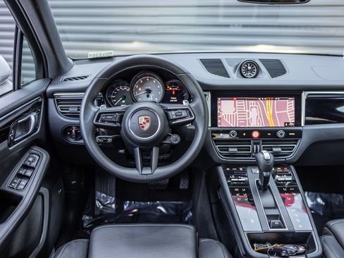Certified 2023 Porsche Macan S AWD/4WD image 12