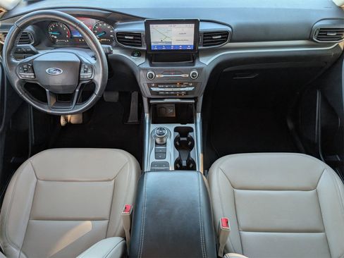Used 2020 Ford Explorer XLT w/ Equipment Group 202A image 5