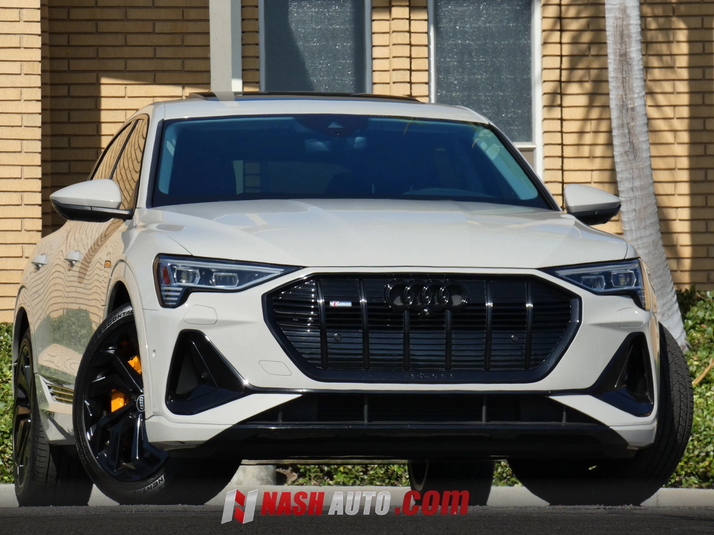 Used 2022 Audi e-tron Premium Plus w/ Premium Plus Package AWD/4WD image 1