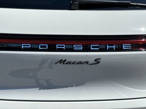 Certified 2025 Porsche Macan S AWD/4WD image 39
