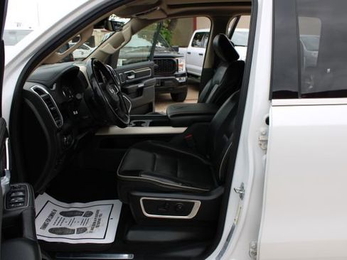 Used 2019 RAM 1500 Laramie AWD/4WD image 13