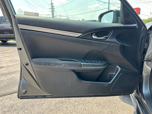 Used 2018 Honda Civic Sport image 12