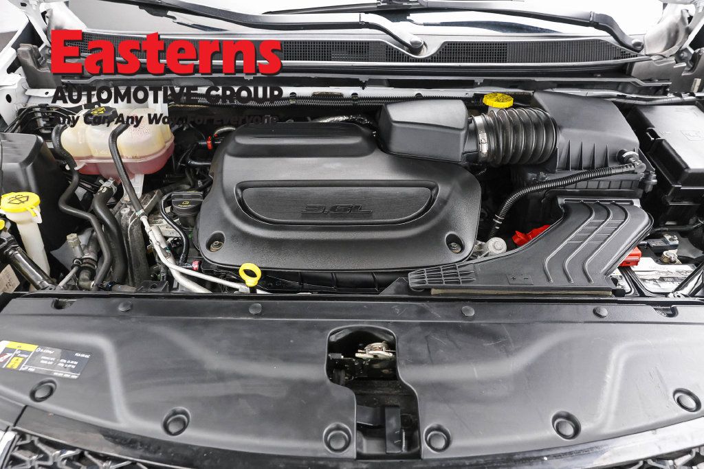 Used 2023 Chrysler Pacifica Touring-L FWD image 9