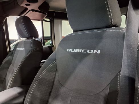 Used 2017 Jeep Wrangler Unlimited Rubicon w/ Connectivity Group AWD/4WD image 17