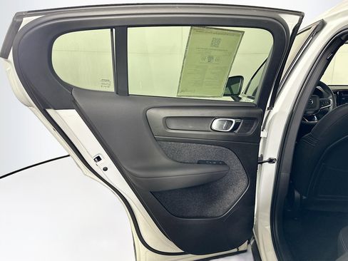 Used 2023 Volvo C40 P8 Recharge Ultimate image 27