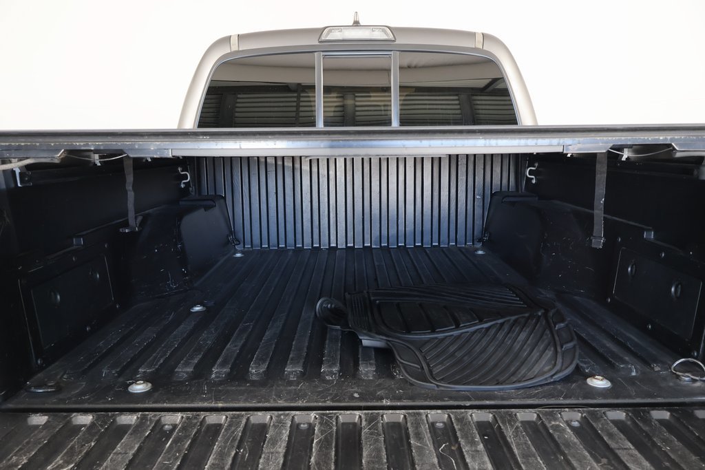 Used 2017 Toyota Tacoma SR5 w/ SR5 Appearance Package (SM) RWD image 14
