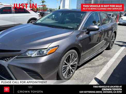 Used 2019 Toyota Camry SE FWD image 1