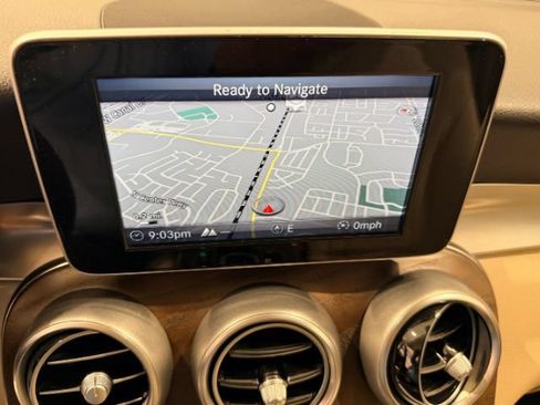 Used 2019 Mercedes-Benz GLC 300 4MATIC image 25