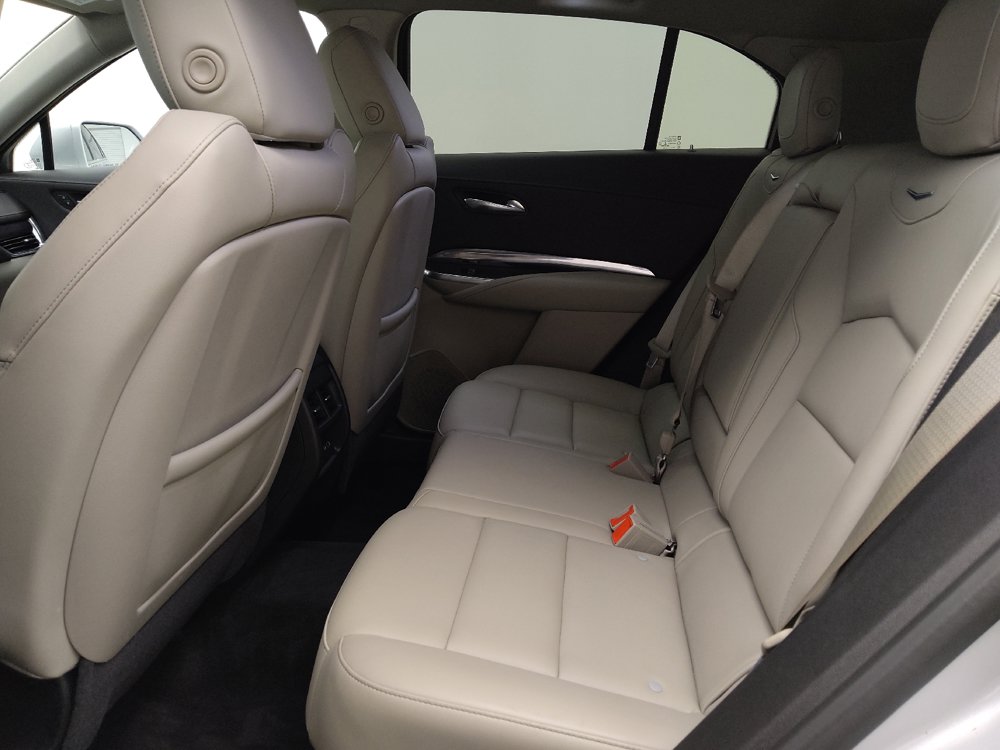 Used 2020 Cadillac XT4 Luxury w/ Cold Weather Package FWD image 18