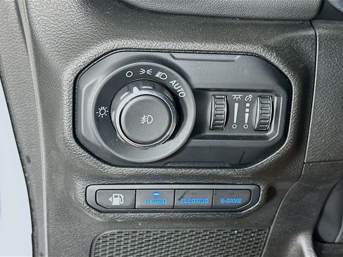 Used 2022 Jeep Wrangler Unlimited Rubicon 4xe w/ Cold Weather Group AWD/4WD image 17