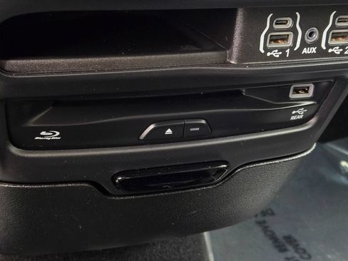 Used 2021 Chrysler Pacifica Touring-L w/ Uconnect Theater Family Group FWD image 48
