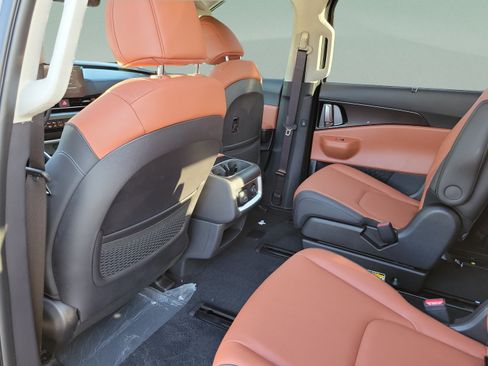 New 2027 Kia Carnival SX w/ Dark Edition Package FWD image 5