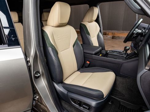 Used 2025 Lexus GX 550 image 31