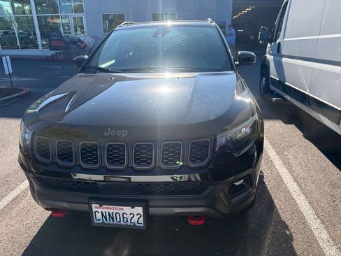 Used 2024 Jeep Compass Trailhawk w/ Trailer Tow Group AWD/4WD image 2