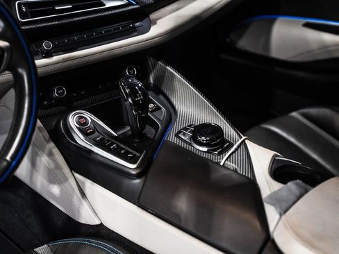 Used 2019 BMW i8 Roadster image 22