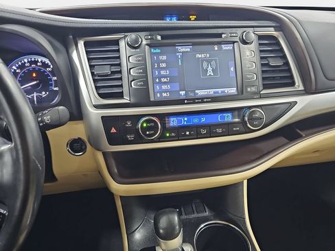 Used 2017 Toyota Highlander XLE FWD image 22