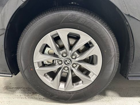 Used 2025 Toyota Sienna XLE image 68