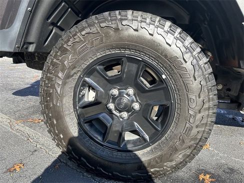 Used 2023 Jeep Gladiator Mojave w/ Cold Weather Group image 19