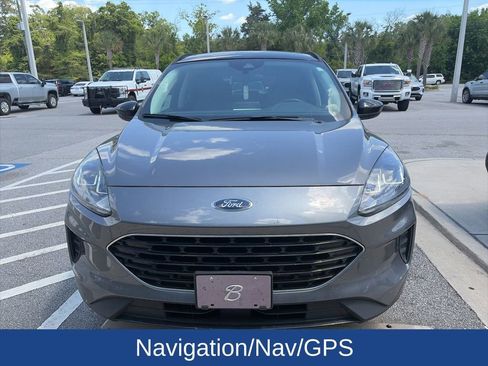 Used 2022 Ford Escape SE w/ SE Sport Appearance Package image 4