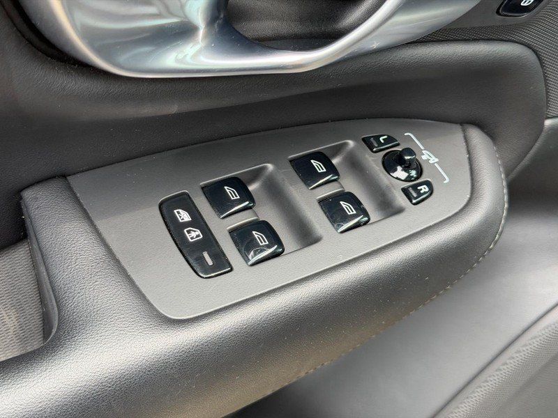 Certified 2024 Volvo XC90 B6 Plus w/ Protection Package Premier AWD/4WD image 17