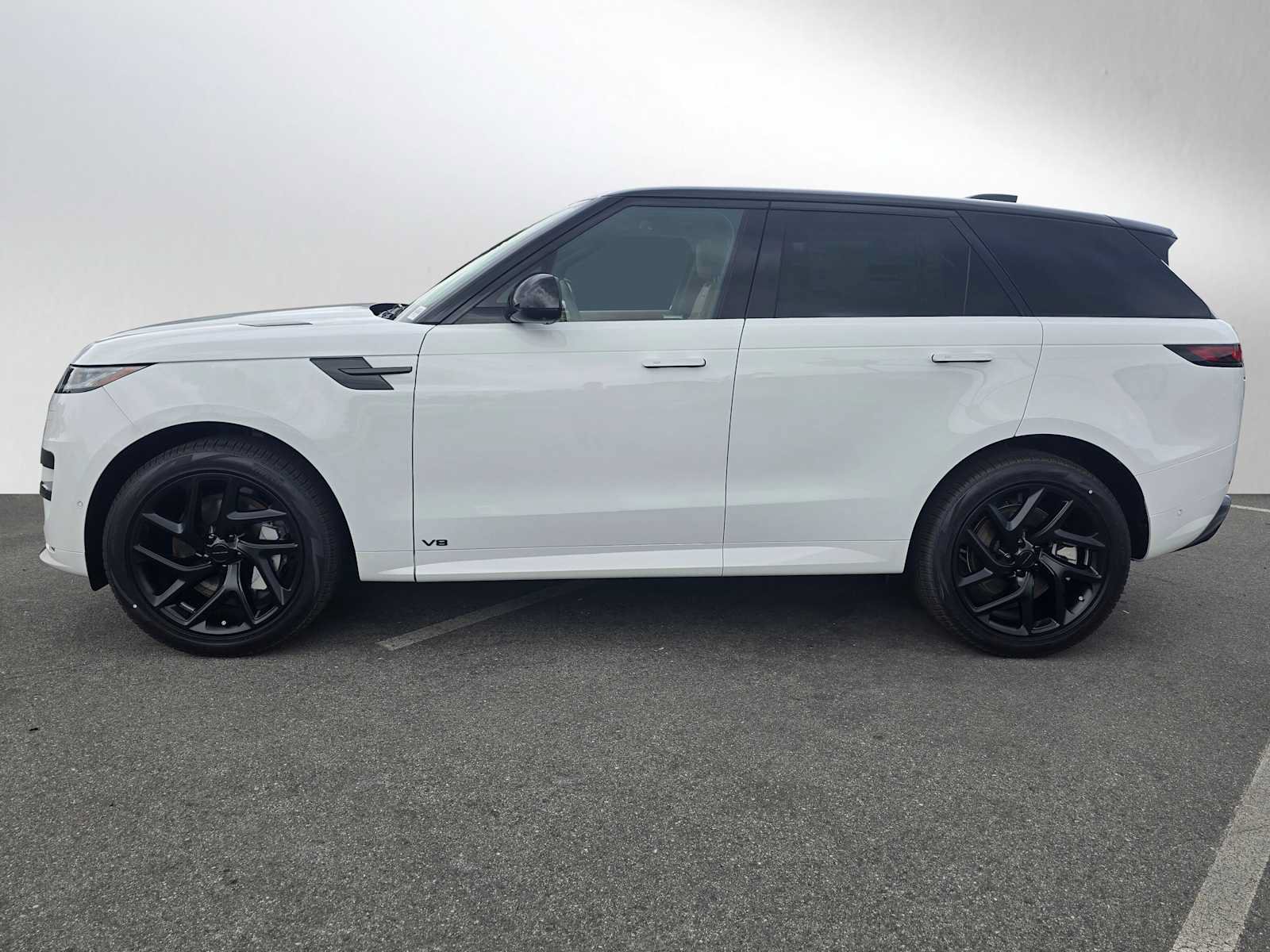 New 2026 Land Rover Range Rover Sport Dynamic SE AWD/4WD image 2
