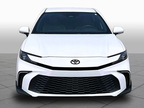 Used 2025 Toyota Camry SE w/ Convenience Package FWD image 4