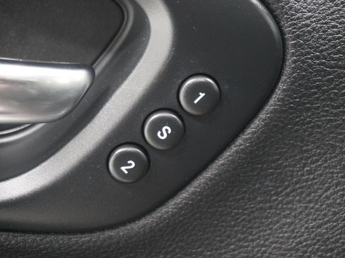 Used 2019 Jeep Cherokee Limited FWD image 15