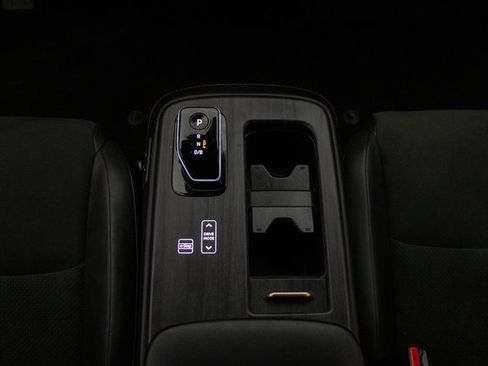 Used 2024 Nissan Ariya FWD image 23